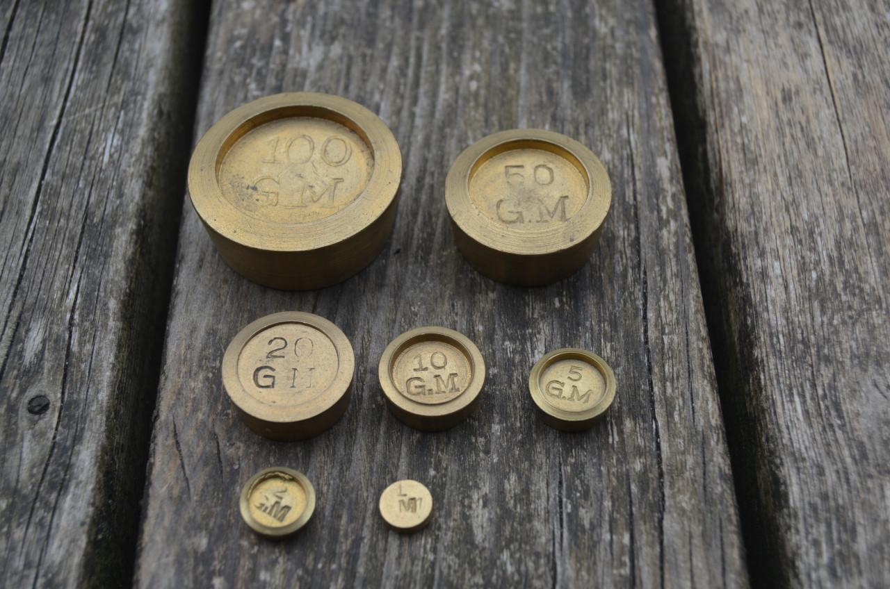 Fraaie antieke reis/opium/goudbalans in mooie doos.