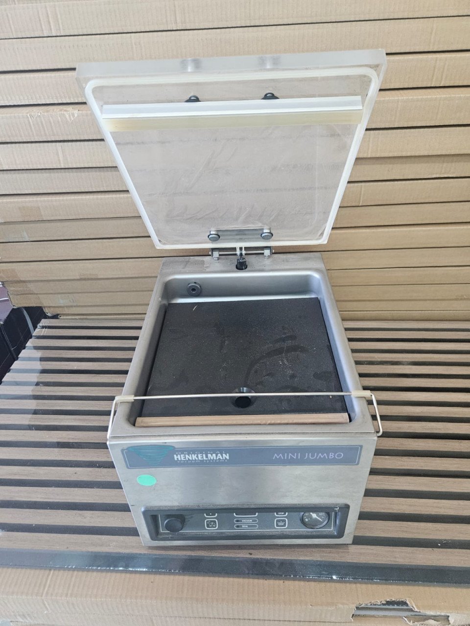 Vacuum machine