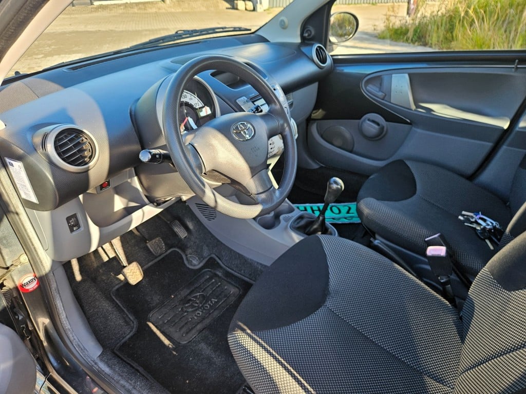 Toyota Aygo 1.0-12v comfort 5drs / nl auto / nap 78.111 km !