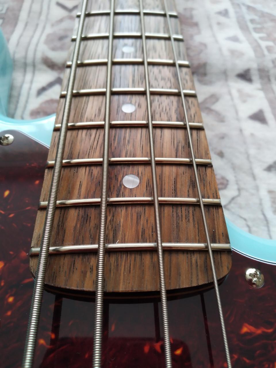 Squier Classic Vibe Jazz Bass Daphne Blue z.g.a.n. 300 euro.