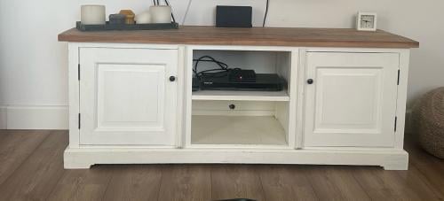 TV kast wit met teak blad