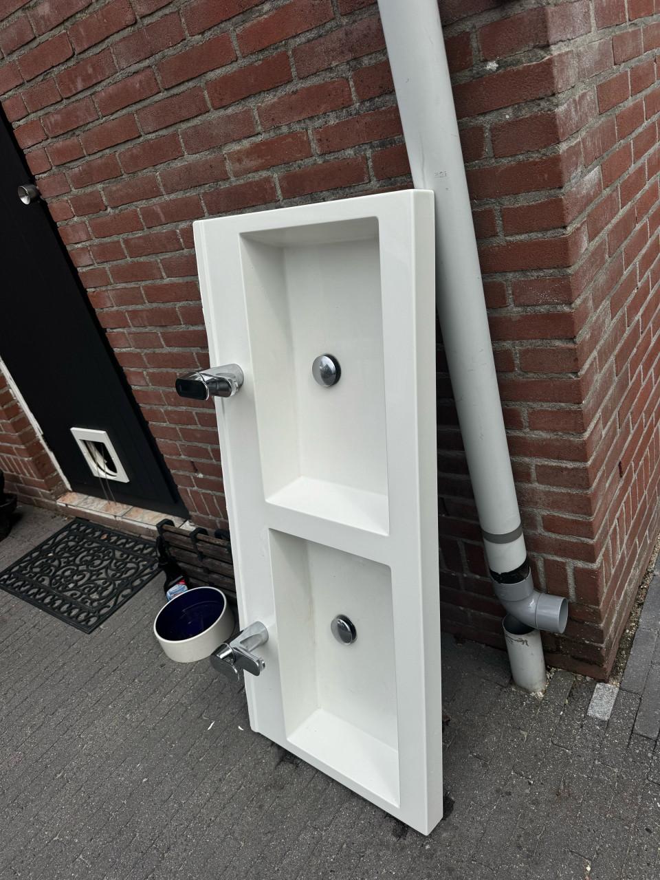 Dubbele wastafel 120 met 2 grohe kranen zgs