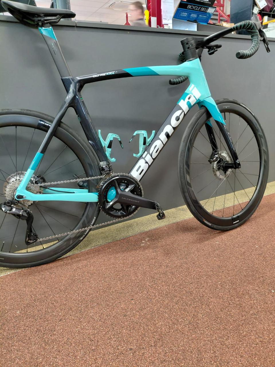 Bianchi Oltre XR4 Ultegra Di2 Scope R4 carbon wielen maat 59