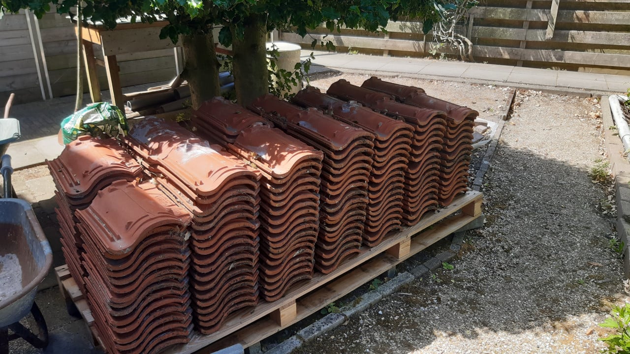 Te koop ± 240 dakpannen Russel-Tiglia
