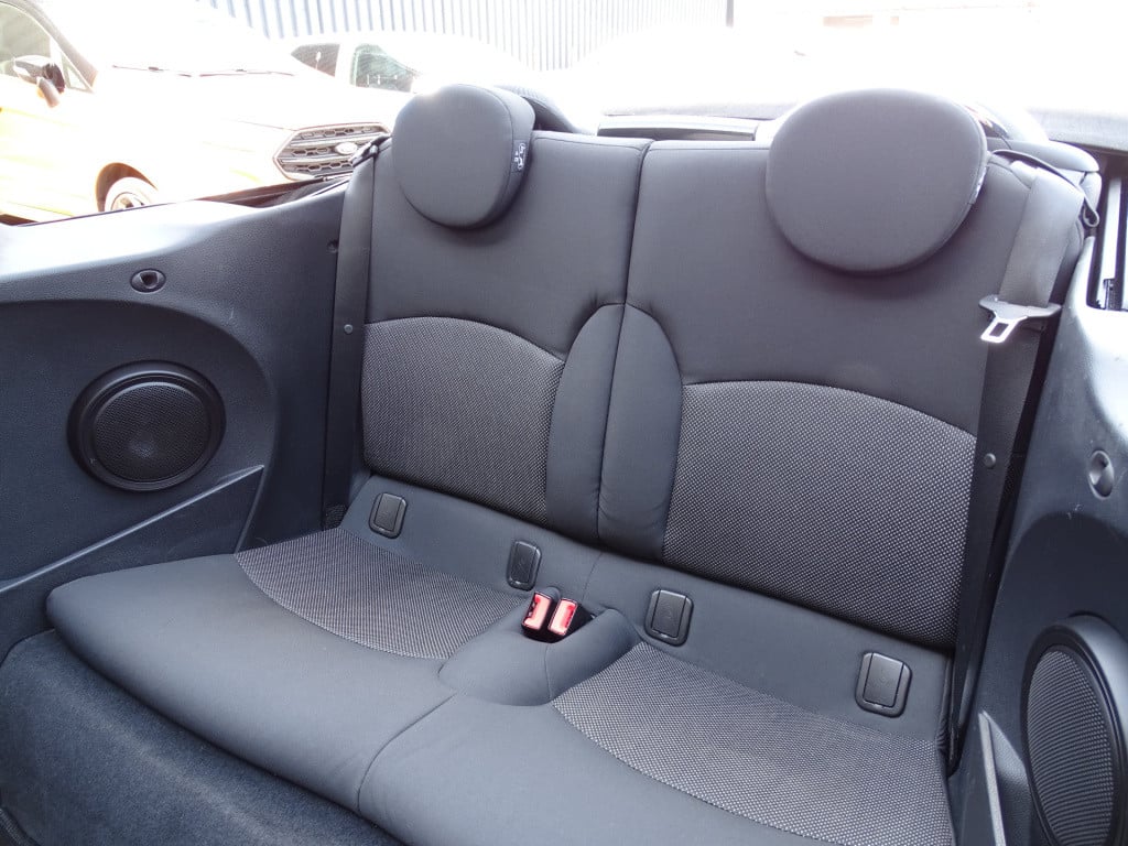 Mini Cooper Cabrio mini 1.6 pepper | airco | cruise | stoelverwarming | 17"