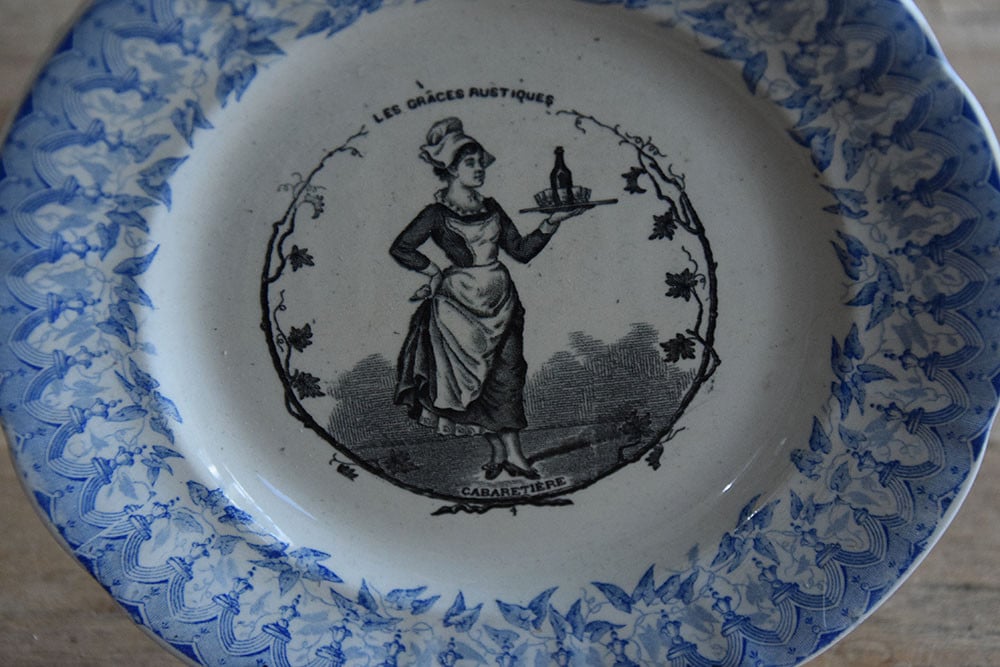 Longwy Antiek bord Serie Les graces rustiques