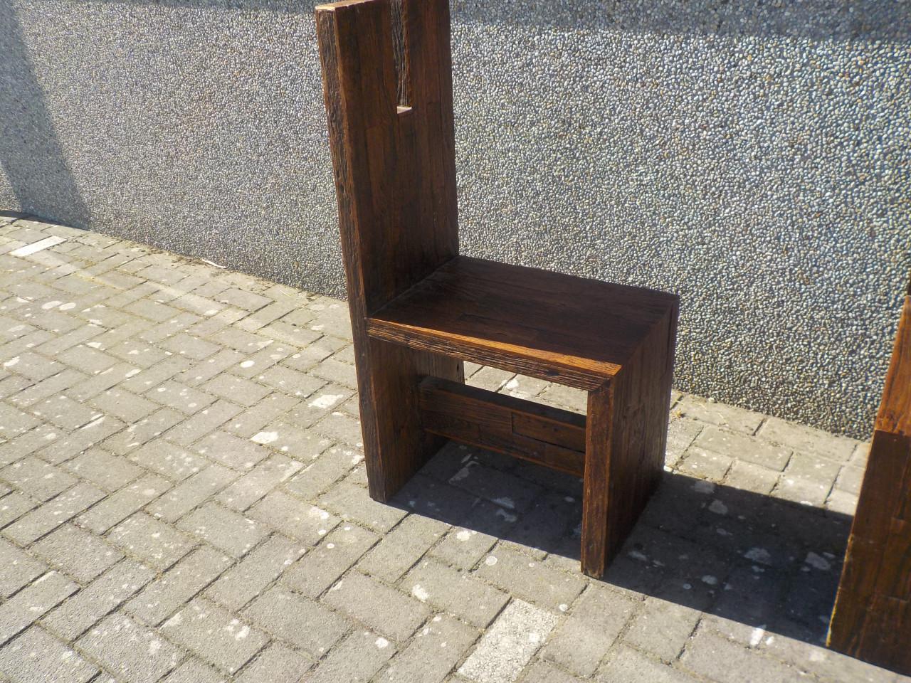 4 geheel massieve zeer speciale stoelen in goede staat setprijs 150 euro