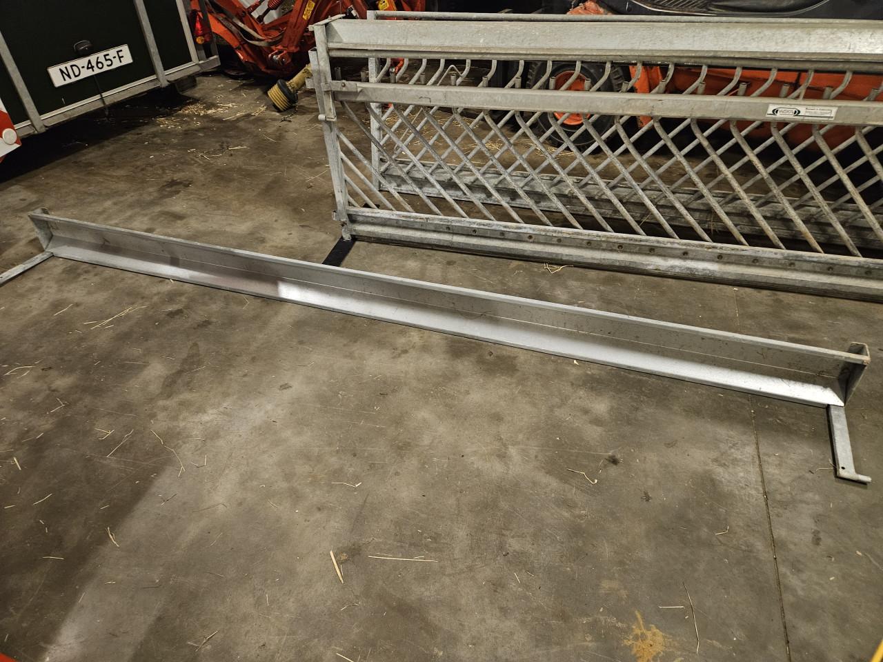 Zelfsluitende voerhekken