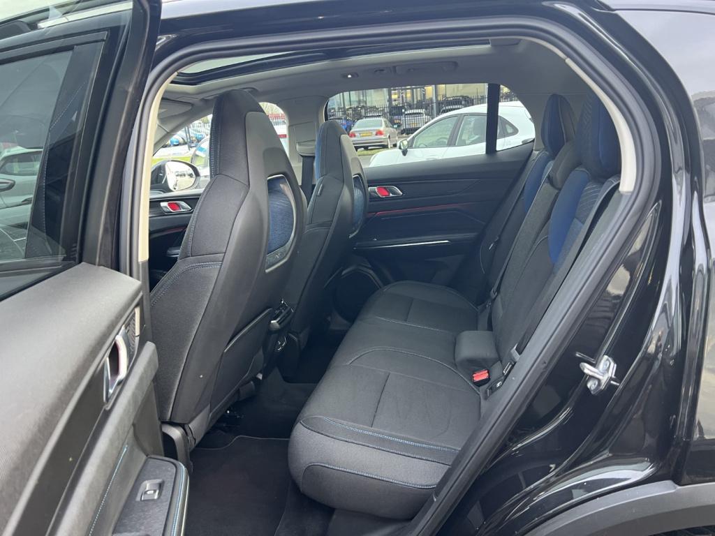 Lynk & Co 01 1.5 261pk plug in hybrid , black edition , pano dak , 360gr ca