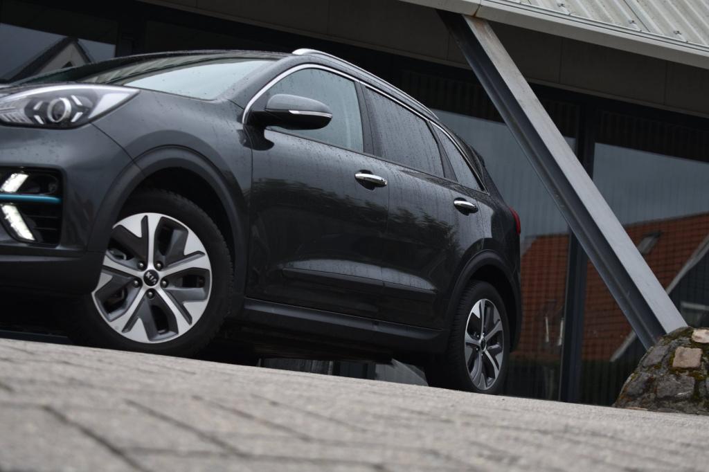 Kia E-niro edition 64 kwh soh 97,8% | stoelverwarming | nap | camera | stuu