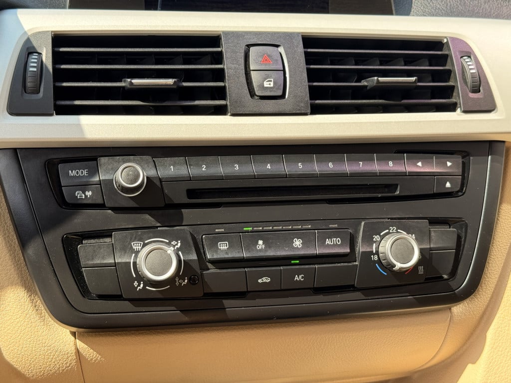 BMW 3-serie 320i high executive | navi | leder | 260pk | elect trekhaak |