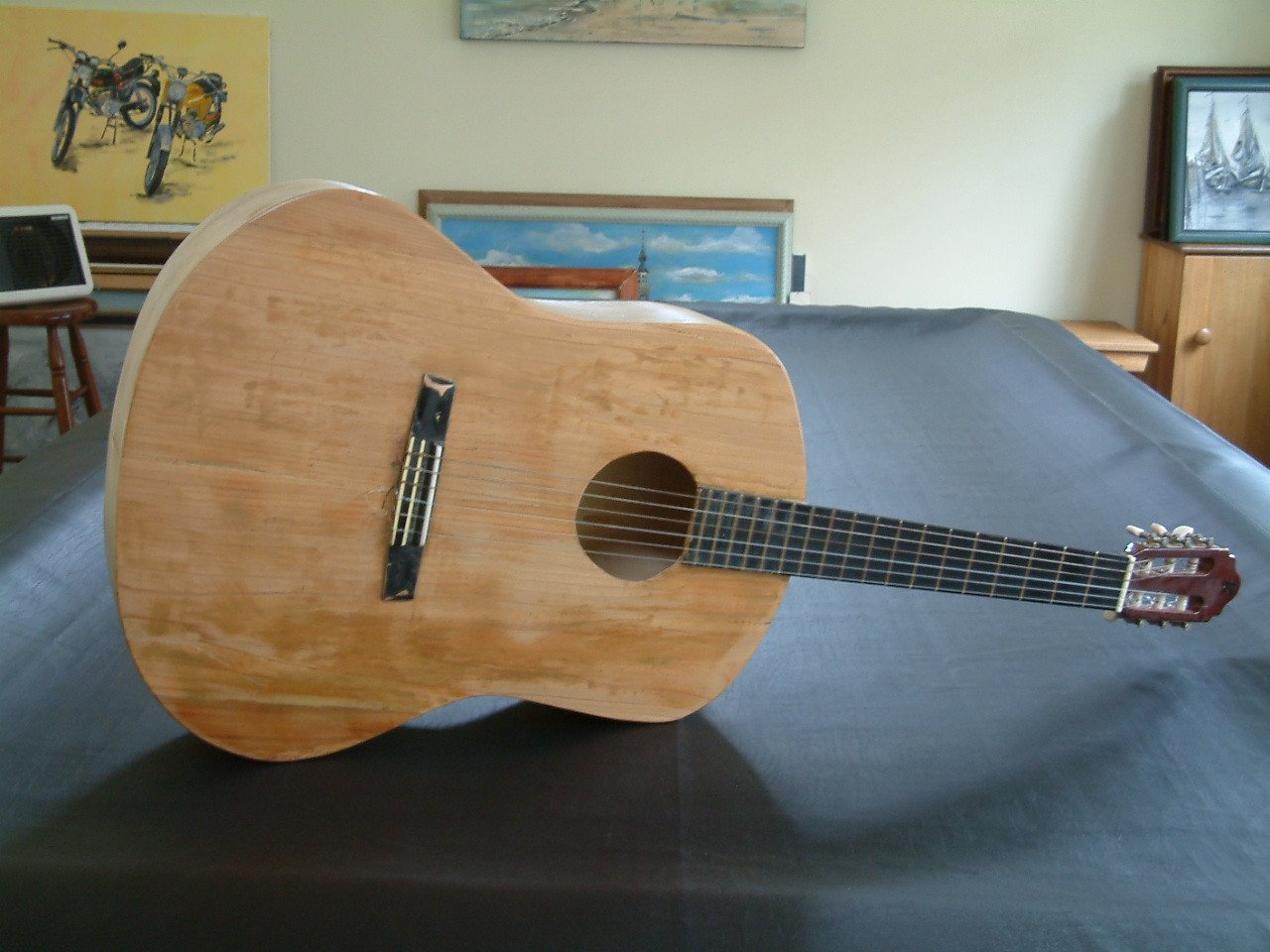 Zeldzame klassieke jumbo gitaar  nylon snaren  ceder boven blad