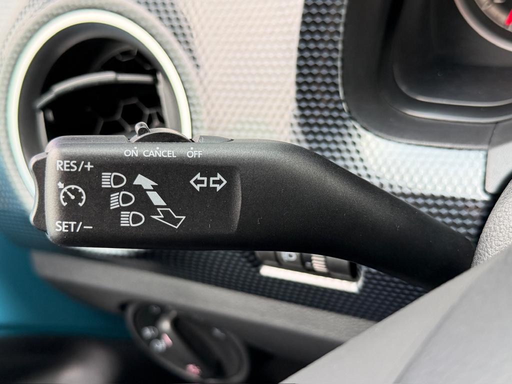 Volkswagen UP! 1.0 5-deurs | cruise | camera | stoelverwarming | lm velgen 