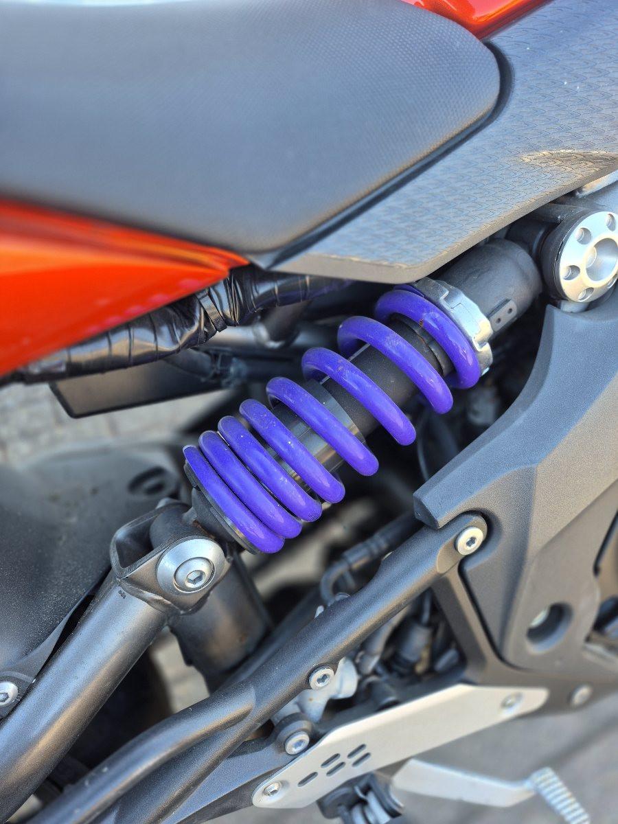 Kawasaki ER6-N uit 2009 met veel extra's