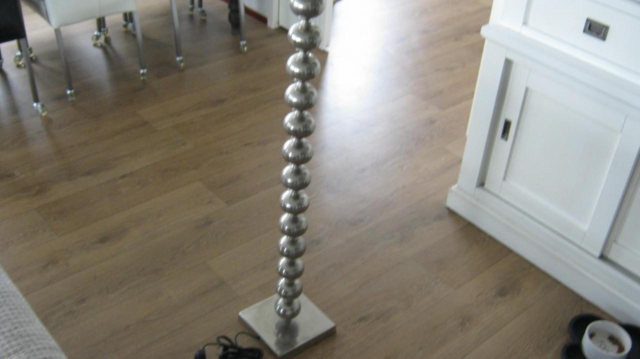 TE KOOP STAANDE LAMP VOOR 20 EURO