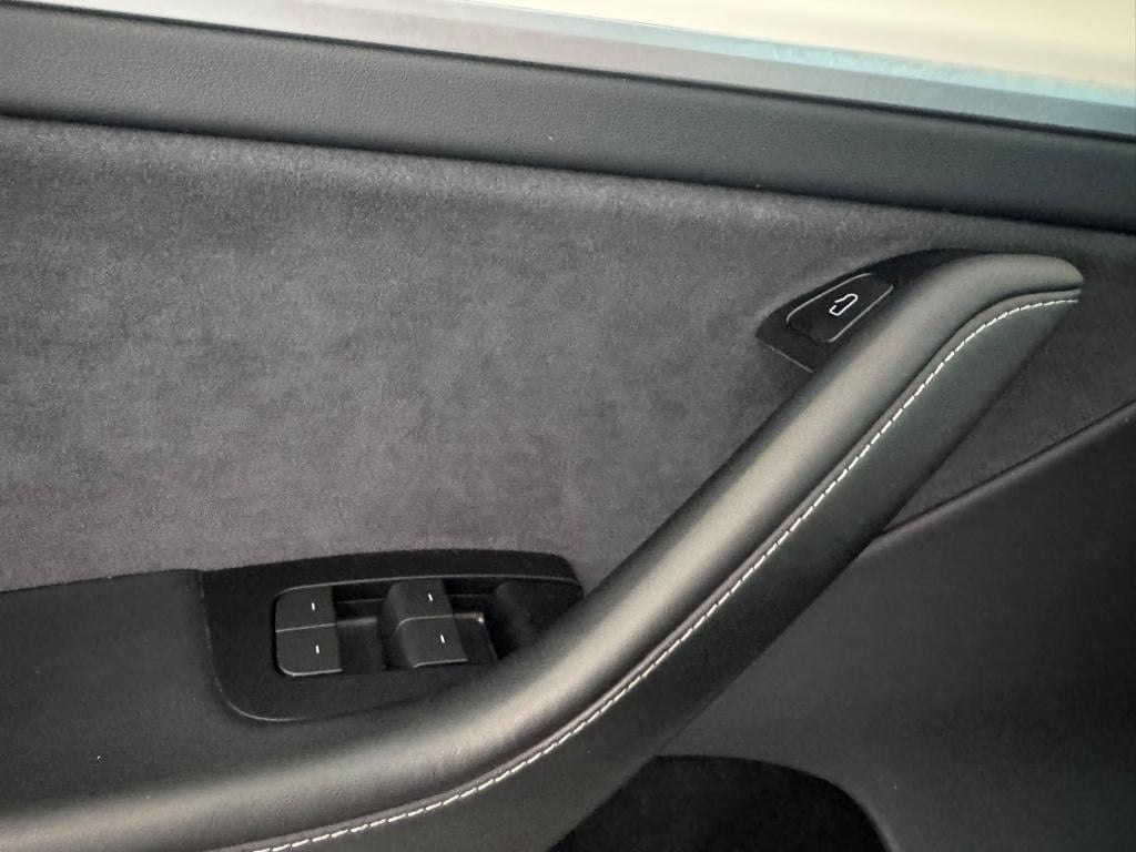 Tesla Model Y rwd 58 kwh / soh 98%