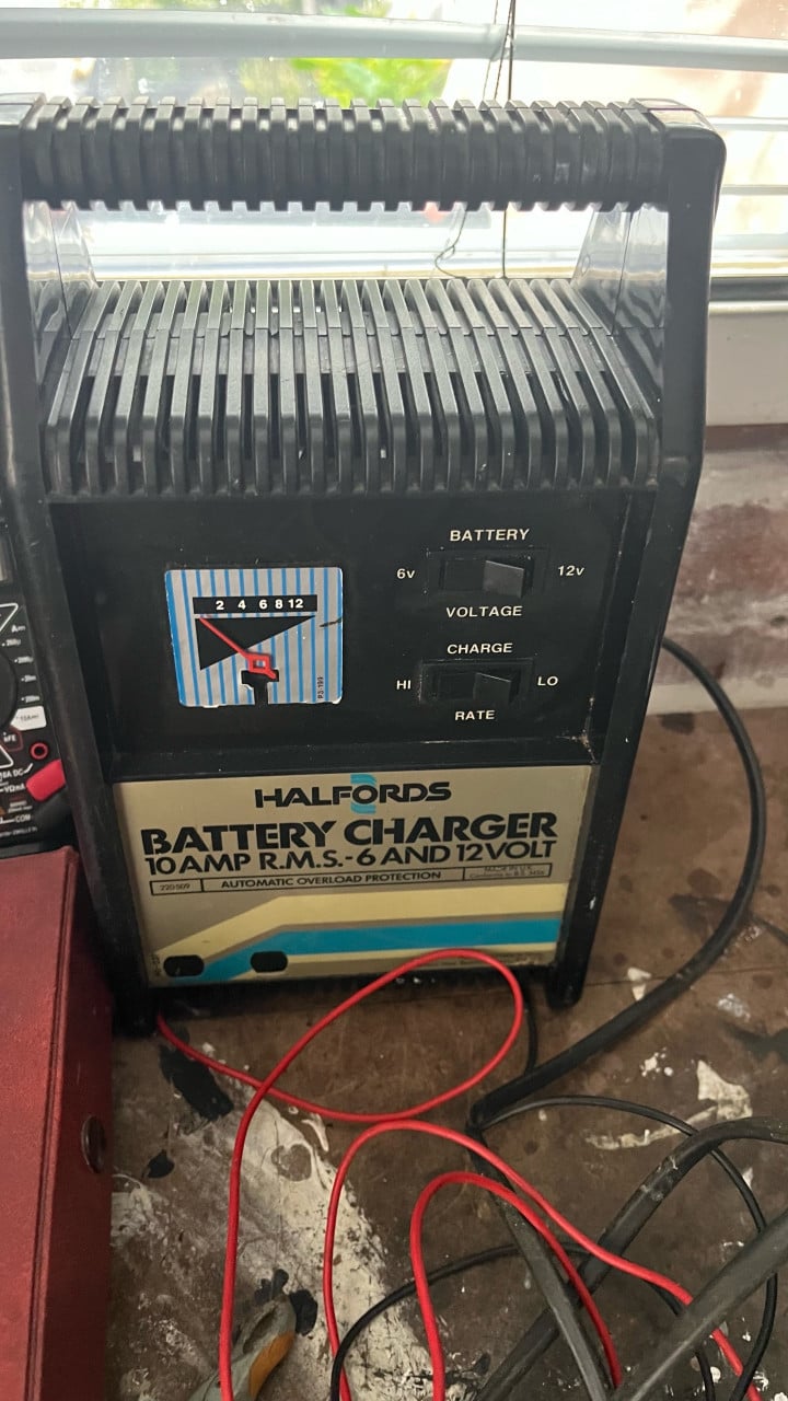 TE KOOP DIVERSE MULTIMETERS ACCU KABELS