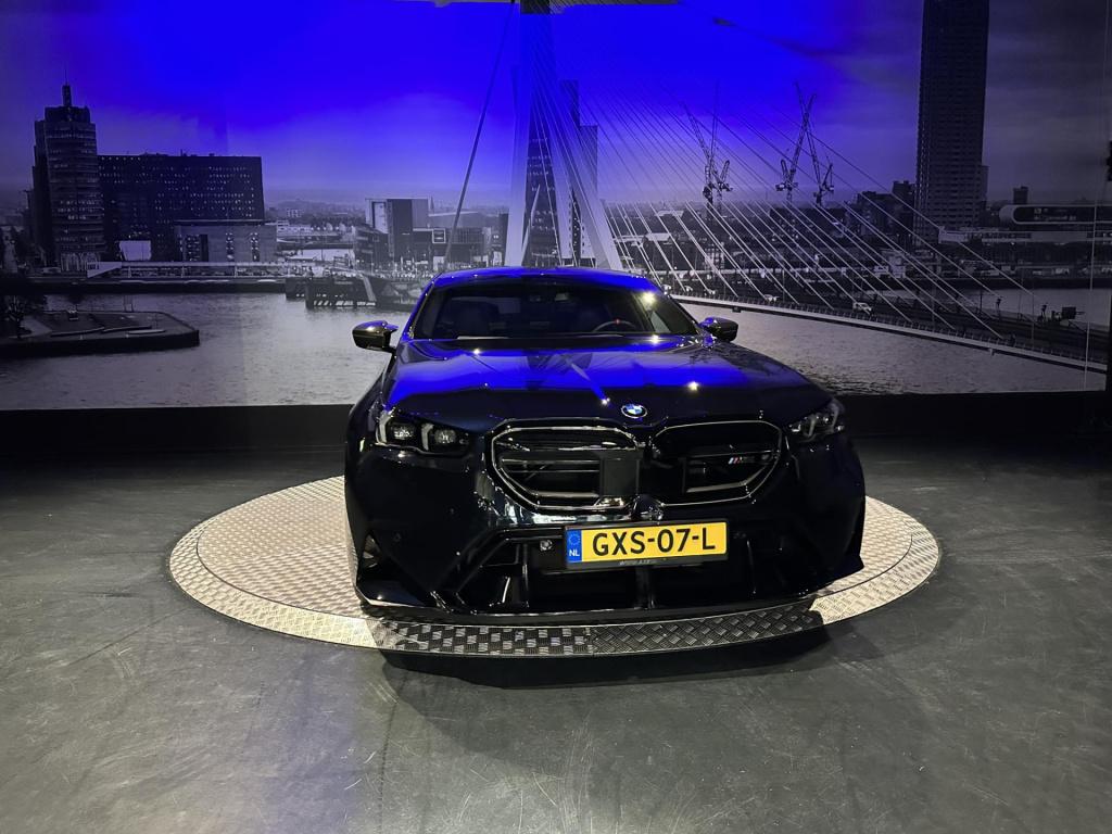 BMW M5 5-serie *limousine v8 m hybrid*carbon extr*b&w*alcantarahemel*nl-aut