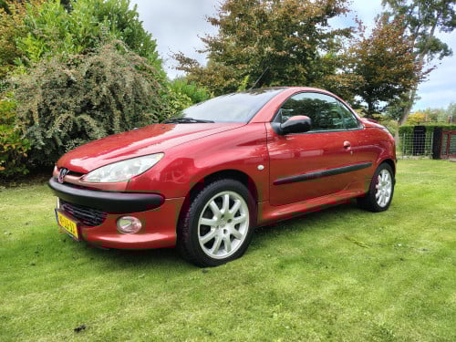 Peugeot 206 2.0 16V CC 2002 Rood