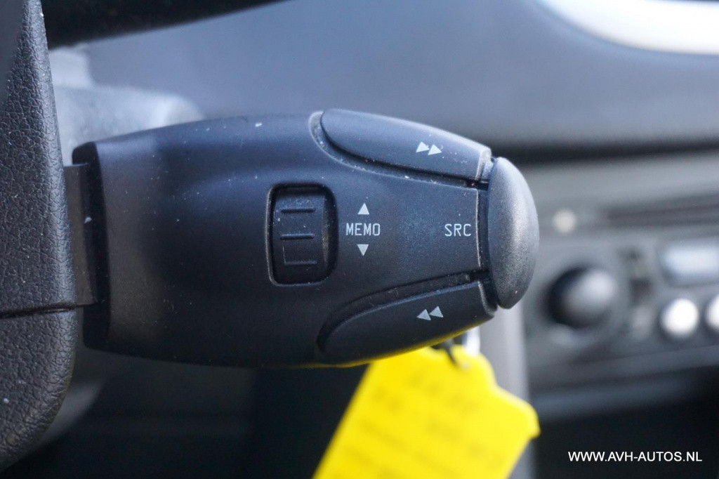 Peugeot 207 1.4-16v color-line