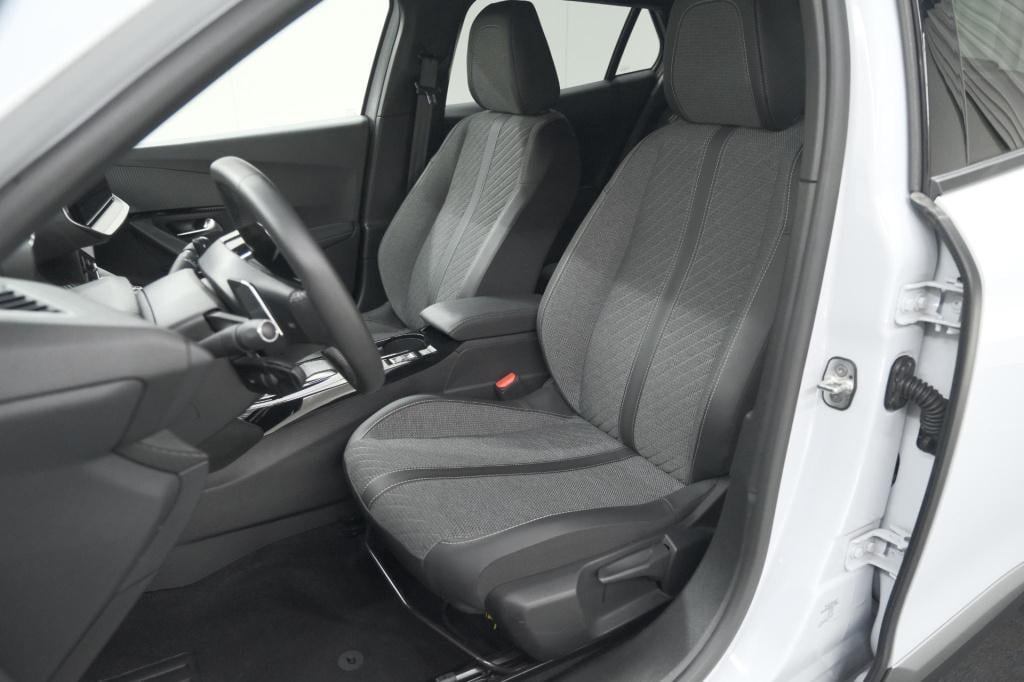 Peugeot 2008 puretech 130 eat8 allure | 360 camera | dodehoekdetectie | app