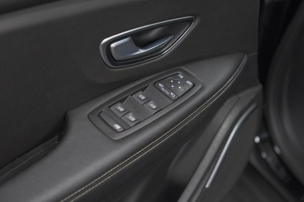 Renault Scenic tce 140 edc black edition | trekhaak | panoramadak | adaptie