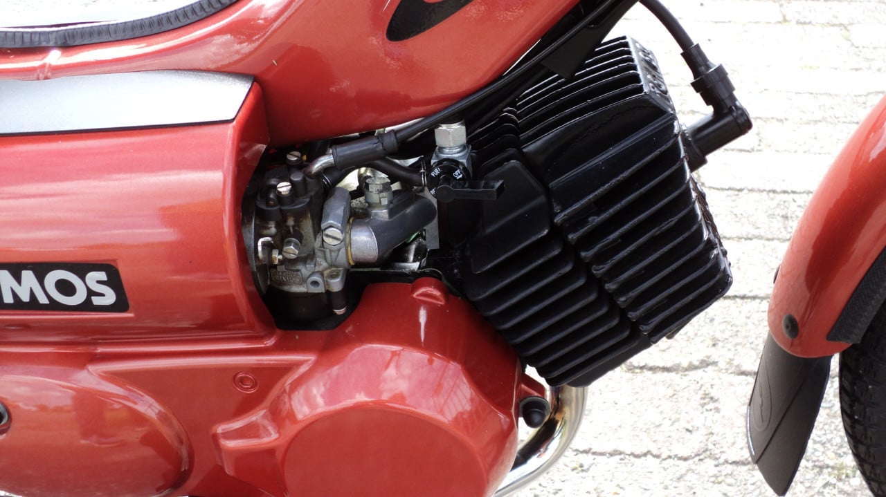 Tomos de Luxe E-start 45km gele plaat zo goed als nieuw