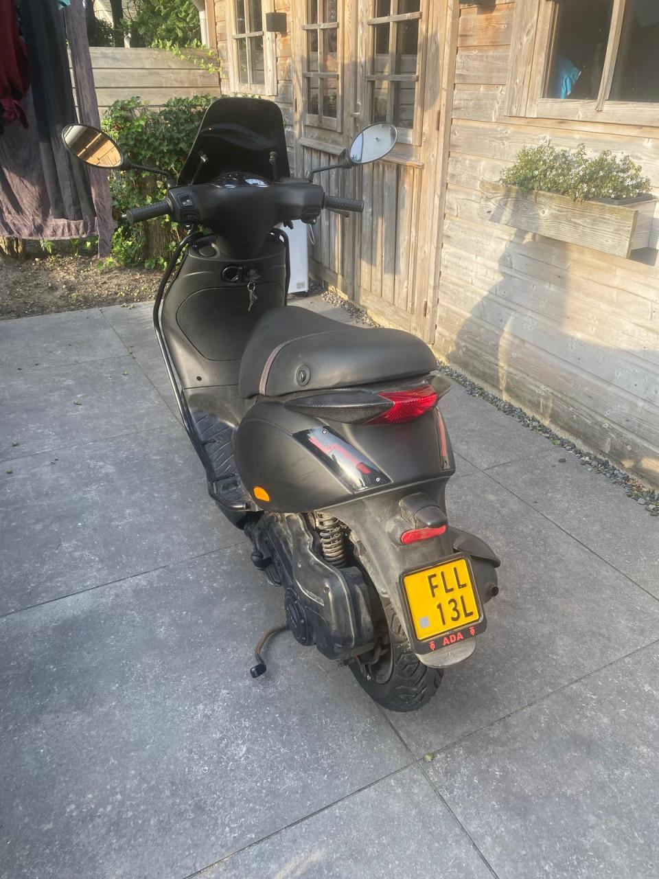 Piaggio Zip scooter