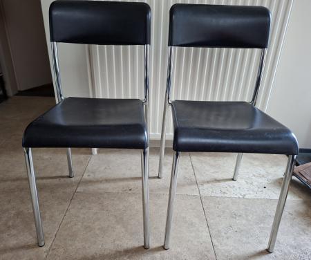 2 eetkamerstoelen