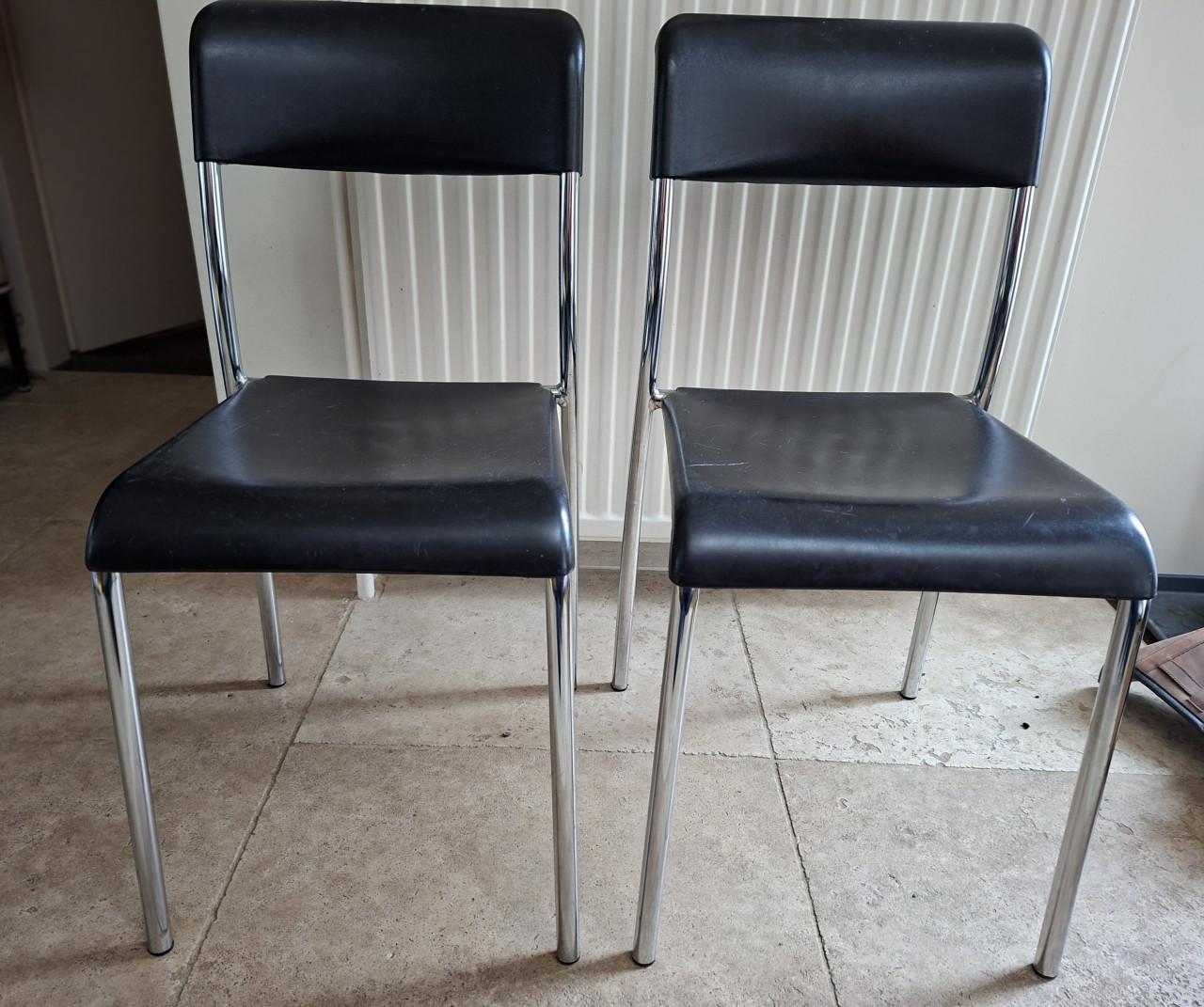 2 eetkamerstoelen