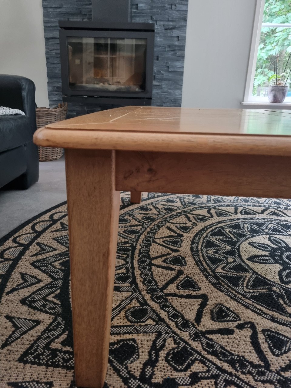 Eettafel/ 6 stoelen/ salontafel