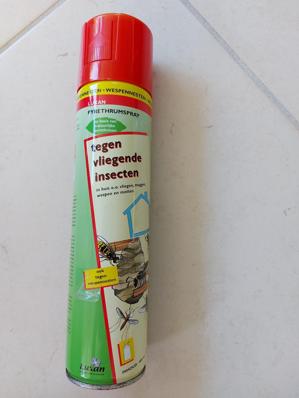 Spray tegen vliegende insecten