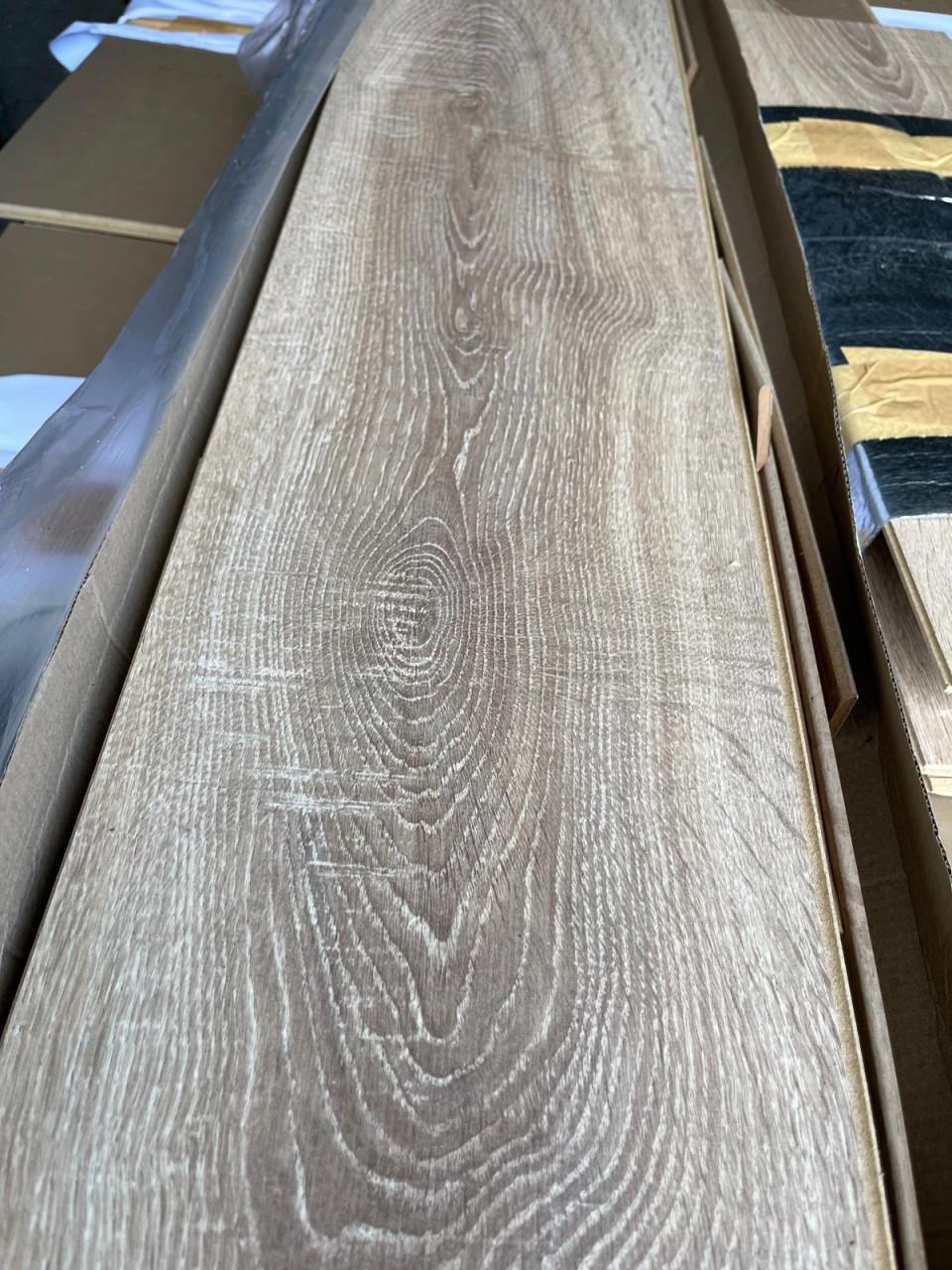 Klik laminaatvloer (ongeveer 30-35 M2)