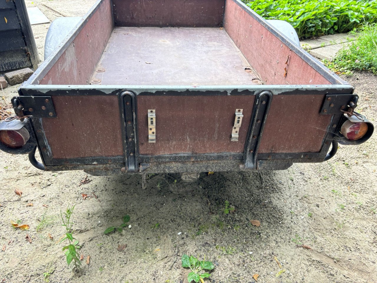 Te Koop degelijke ongeremde aanhanger