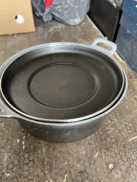 Groot en zwaar gietijzeren braadpan in prima staat