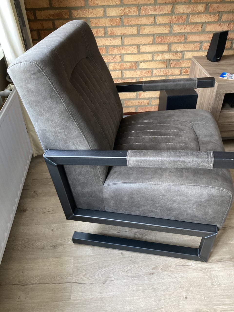 2 industriële fauteuils