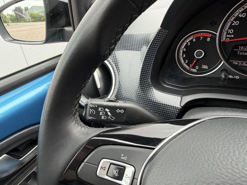 Volkswagen UP! 1.0 65pk 5drs. black style | camera | cruise