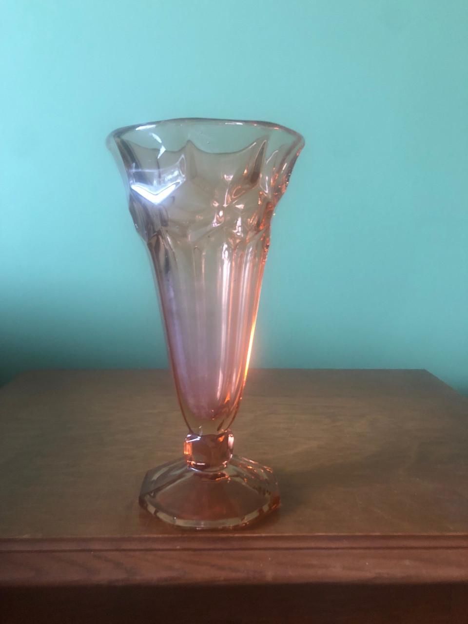 Vintage Roze Glazen Vaas - Elegant en Tijdloos