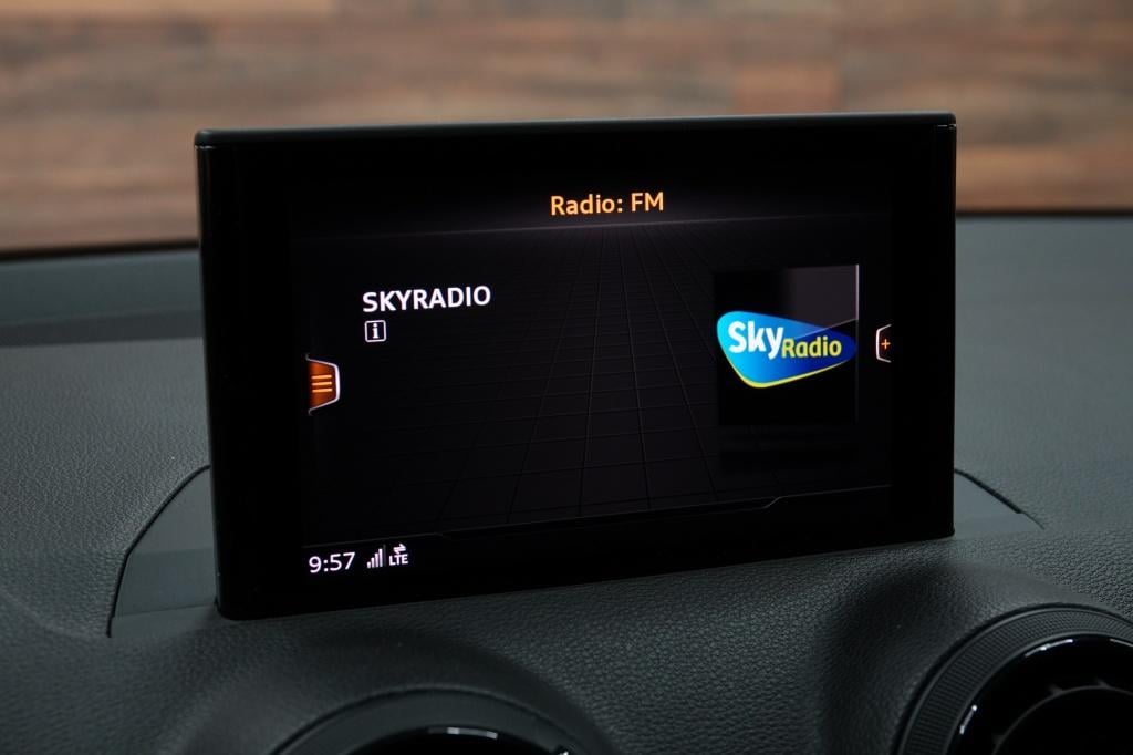 Audi Q2 1.4 tfsi | s-line | pdc | leder |