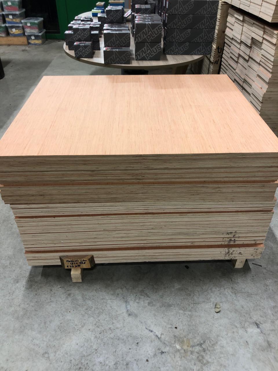 25 mm dik hardhout platen 122 x 99,5 cm v 20 euro bij hhzb