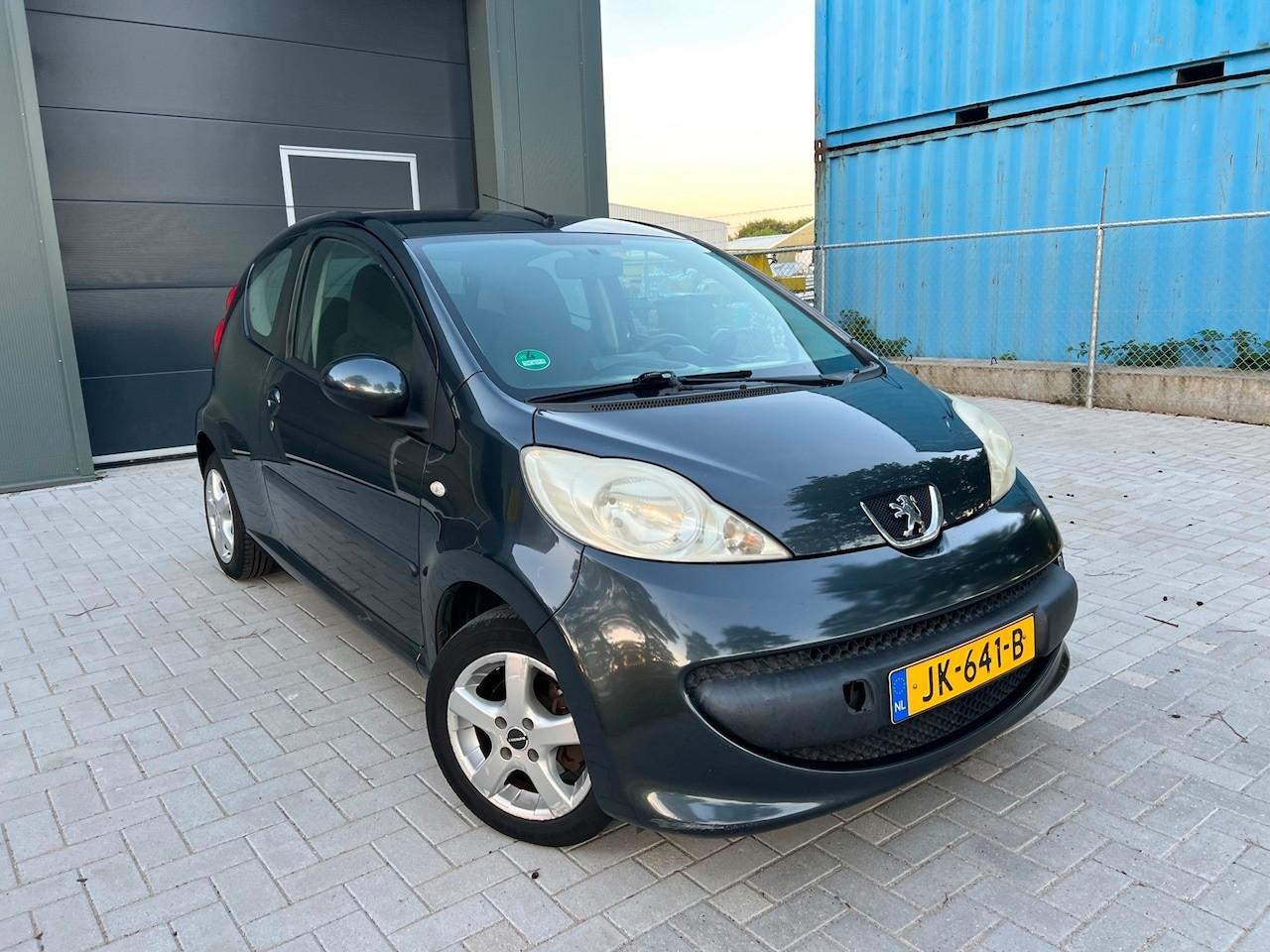 Peugeot 107 1.0-12V XR Airco/ Scherm