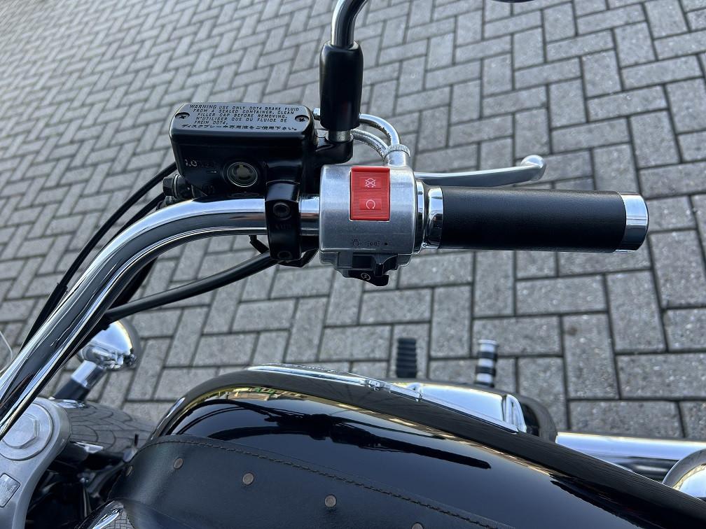 **VERKOCHT** Honda VT750C2, 1999, 32 dkm, lederen koffers, sissybar €3500,-