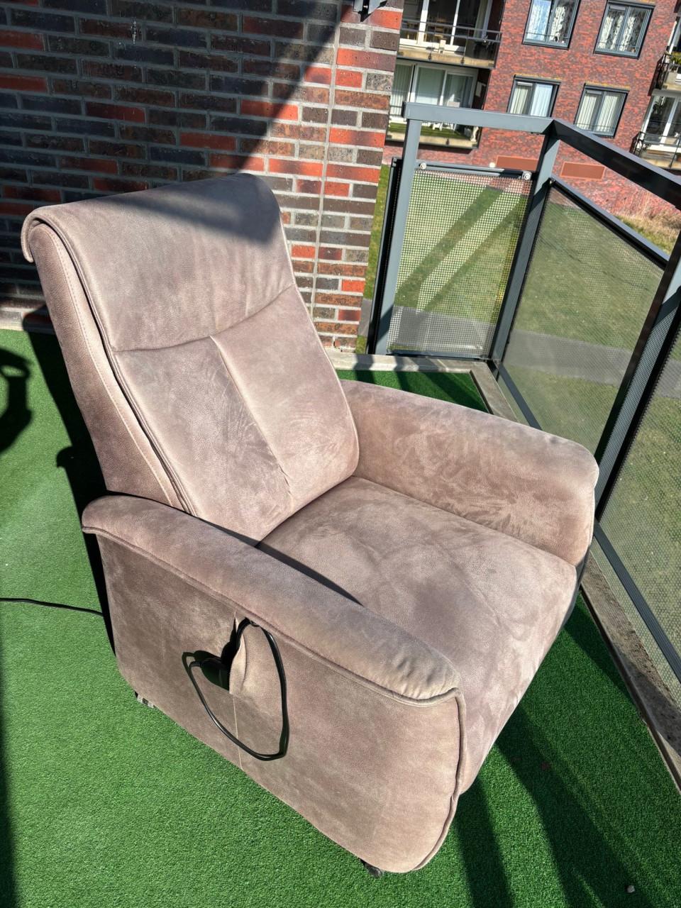 Te Koop: Sta-op-stoel/ relaxfauteuil