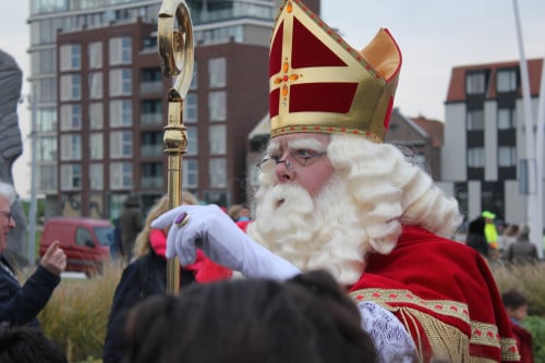 Een bezoek van Sinterklaas en zijn Pieten