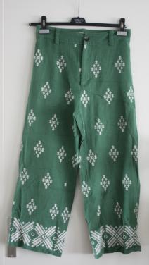 Groene broek met beige werkje maat m