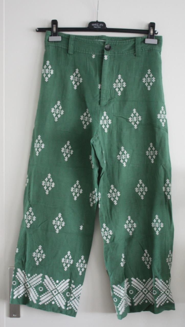 Groene broek met beige werkje maat m