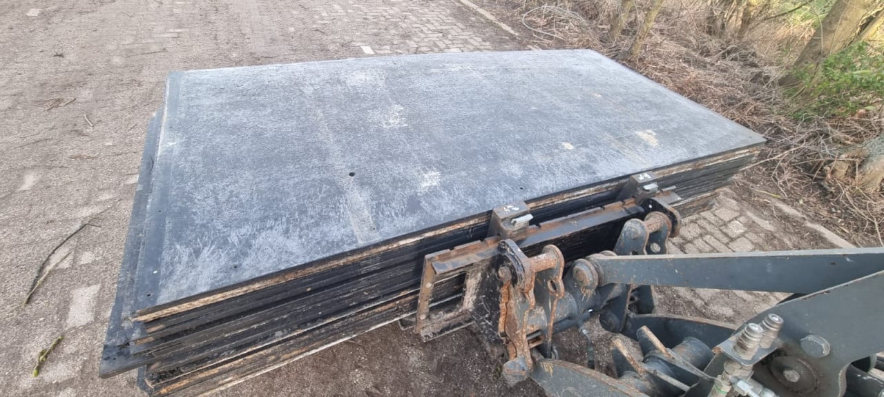 Te koop: kunststof platen