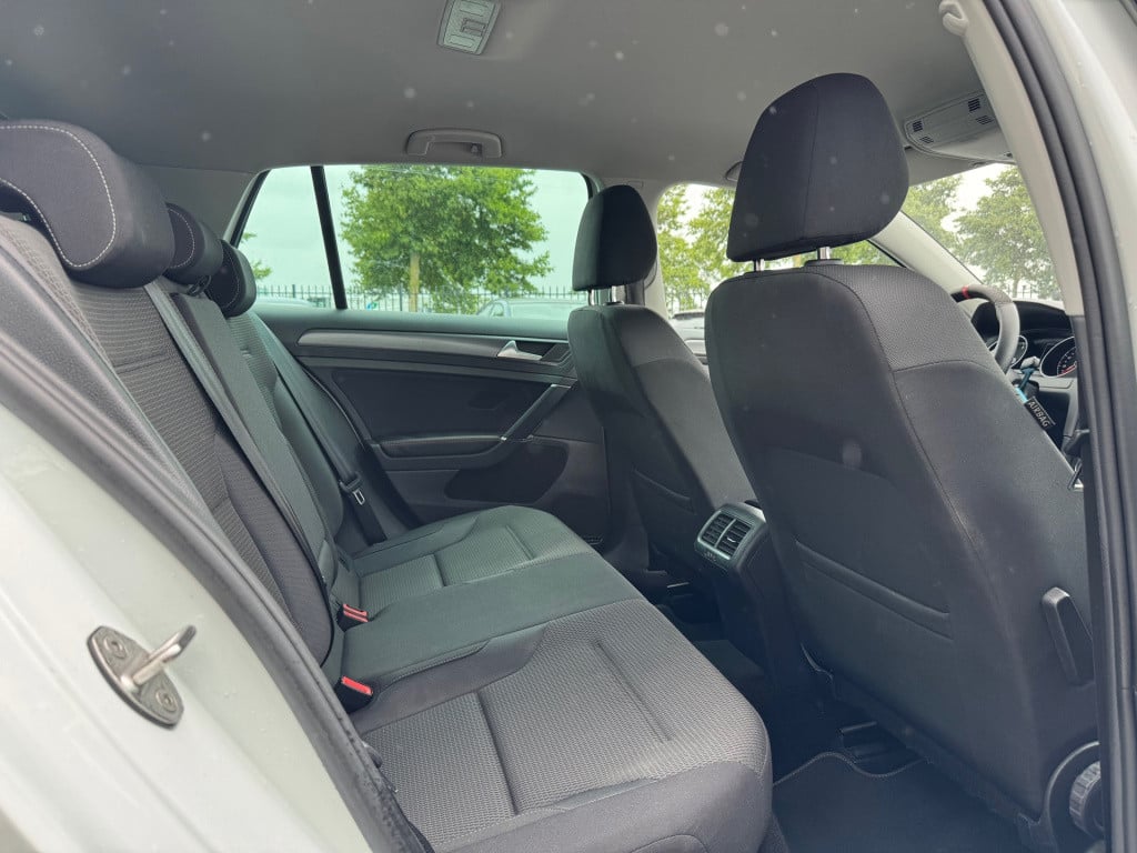 Volkswagen Golf 1.0 tsi r-line * navigatie * adaptieve cruise control * pdc