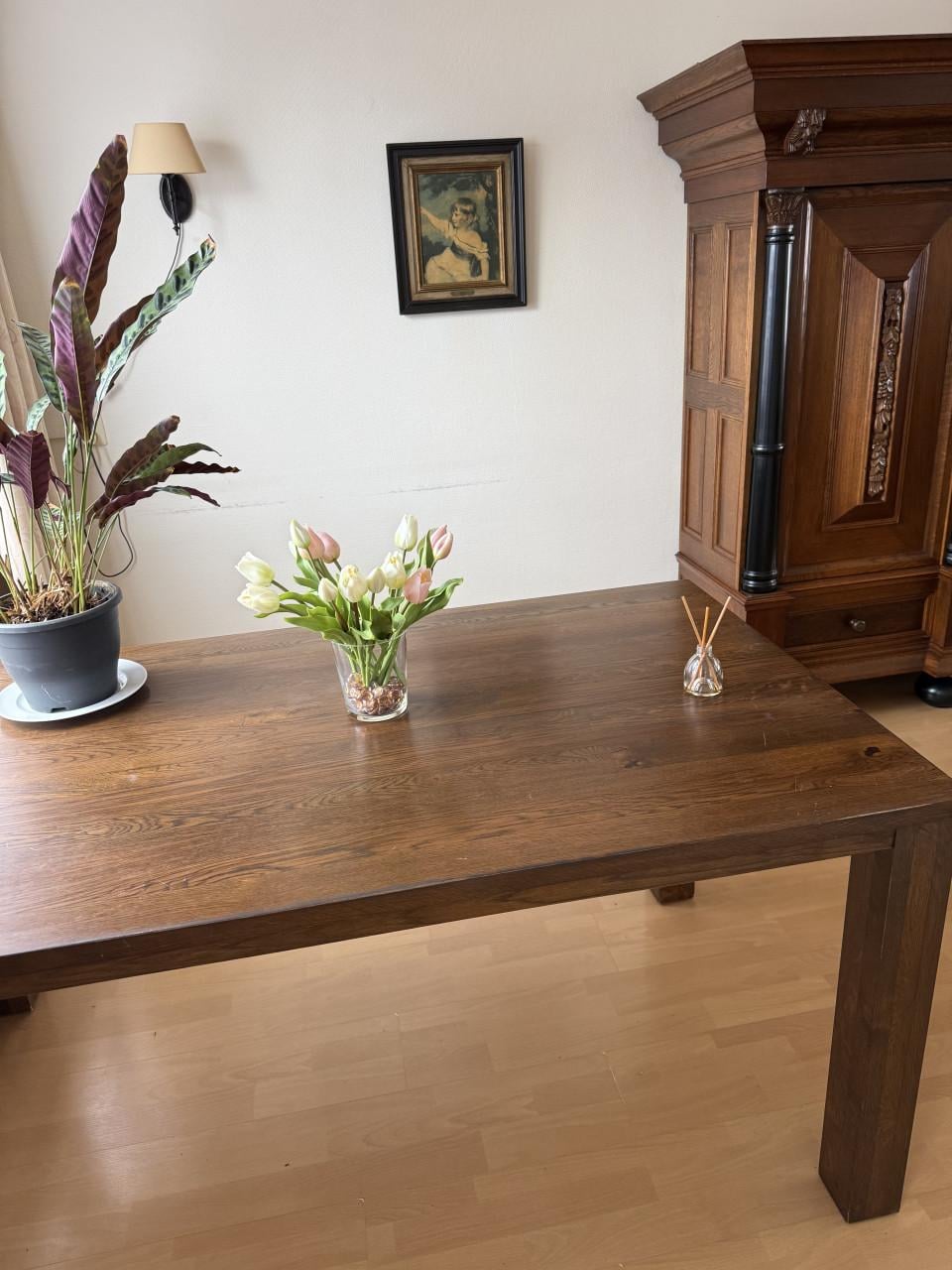 Stevige Eettafel Teak. 160x90. Hoogte 77,5 cm.