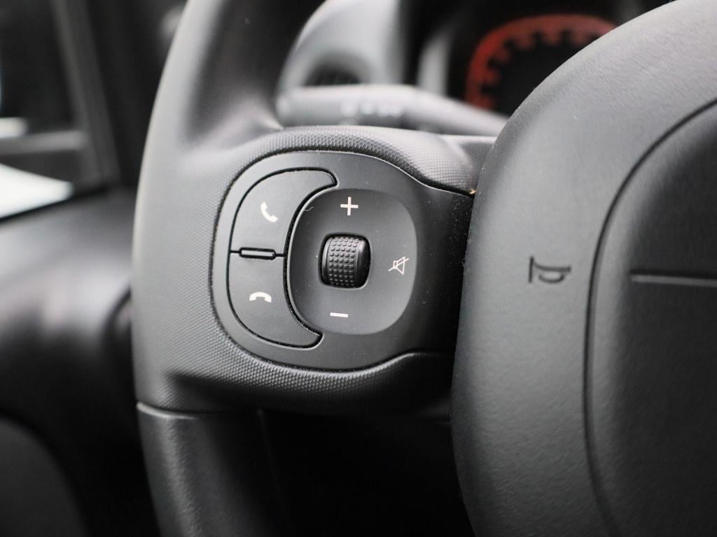 Fiat Panda 1.0 hybrid city life | apple carplay / android auto | airco | cr